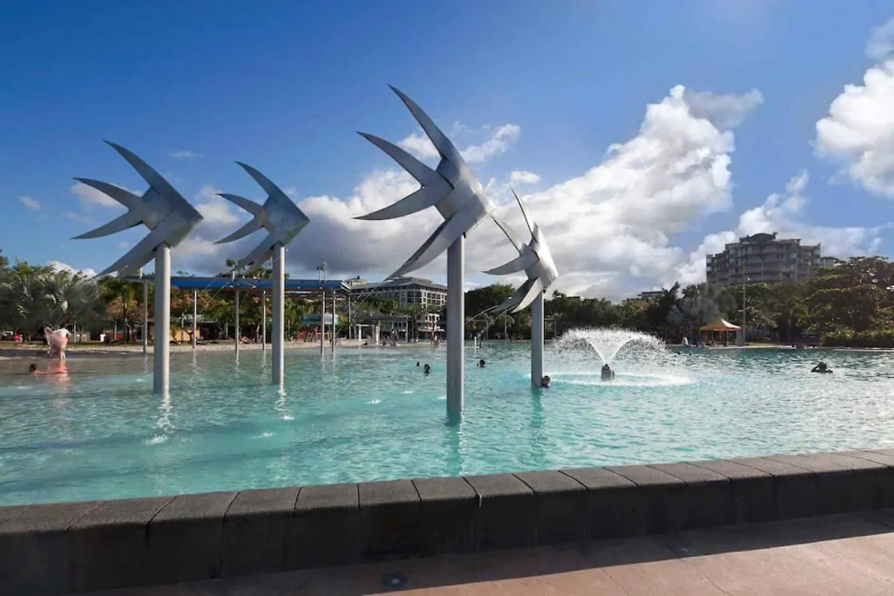 Inner City One Bedroom Apartment With Pool View 22 Cairns