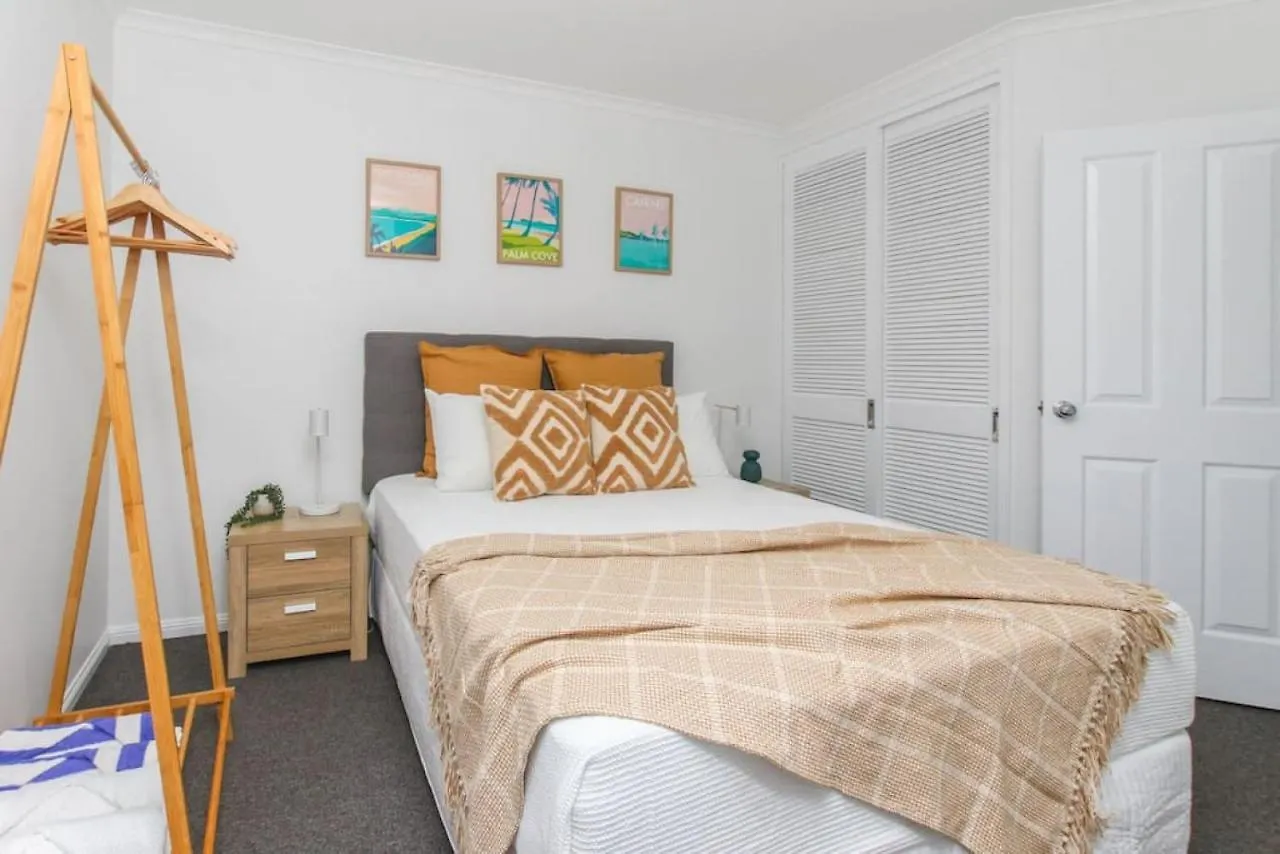 Inner City One Bedroom Apartment With Pool View 22 Cairns