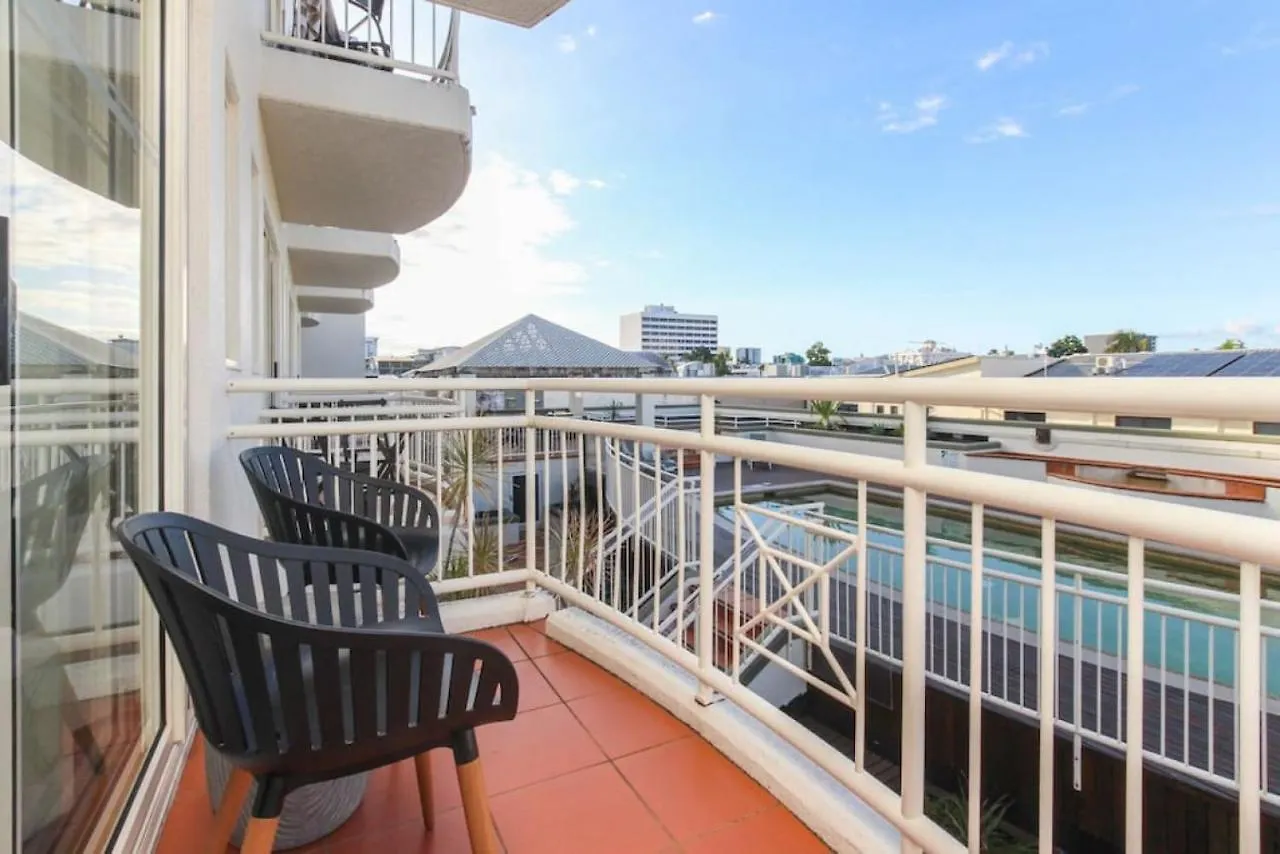 Inner City One Bedroom Apartment With Pool View 22 Cairns