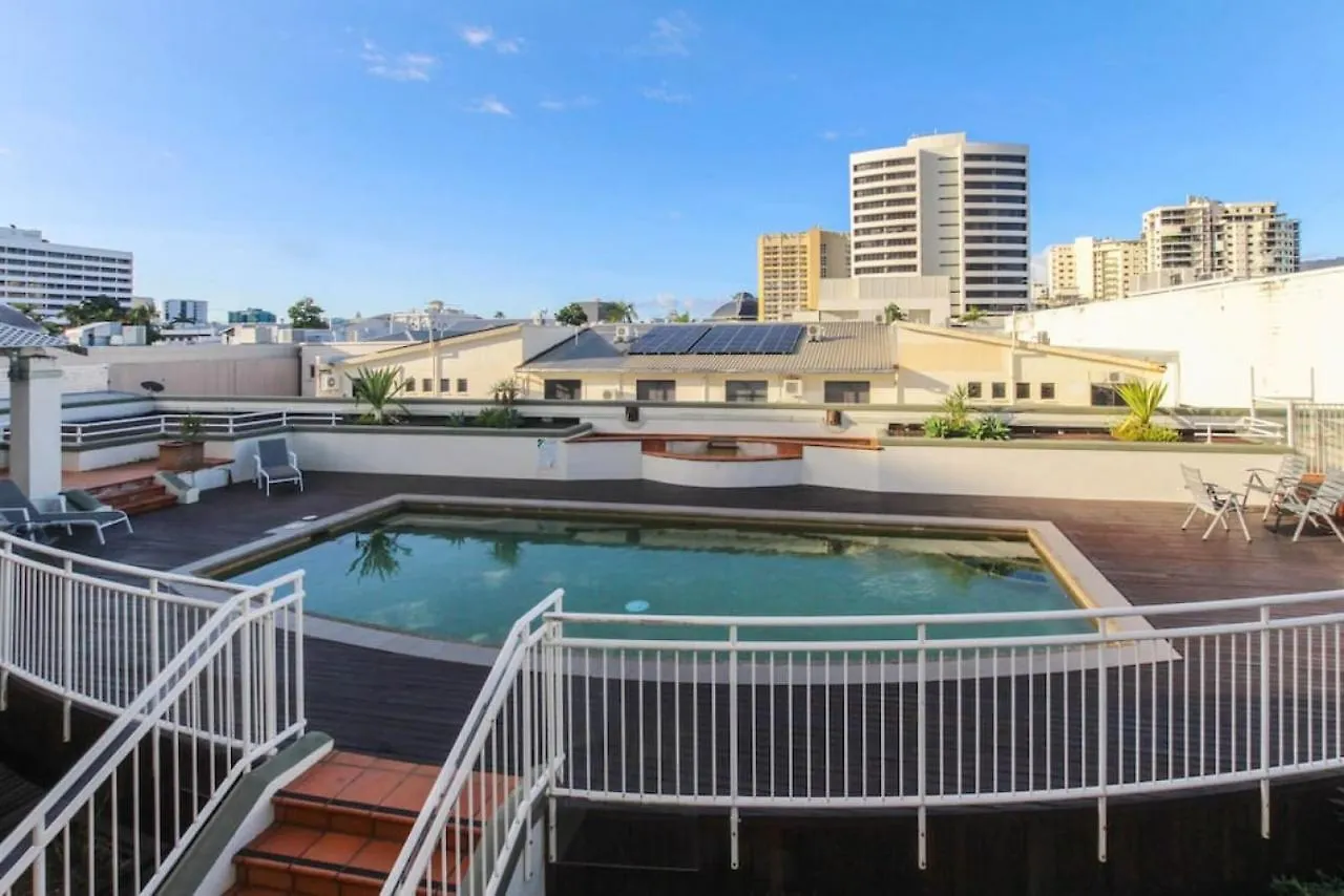 Inner City One Bedroom Apartment With Pool View 22 Cairns