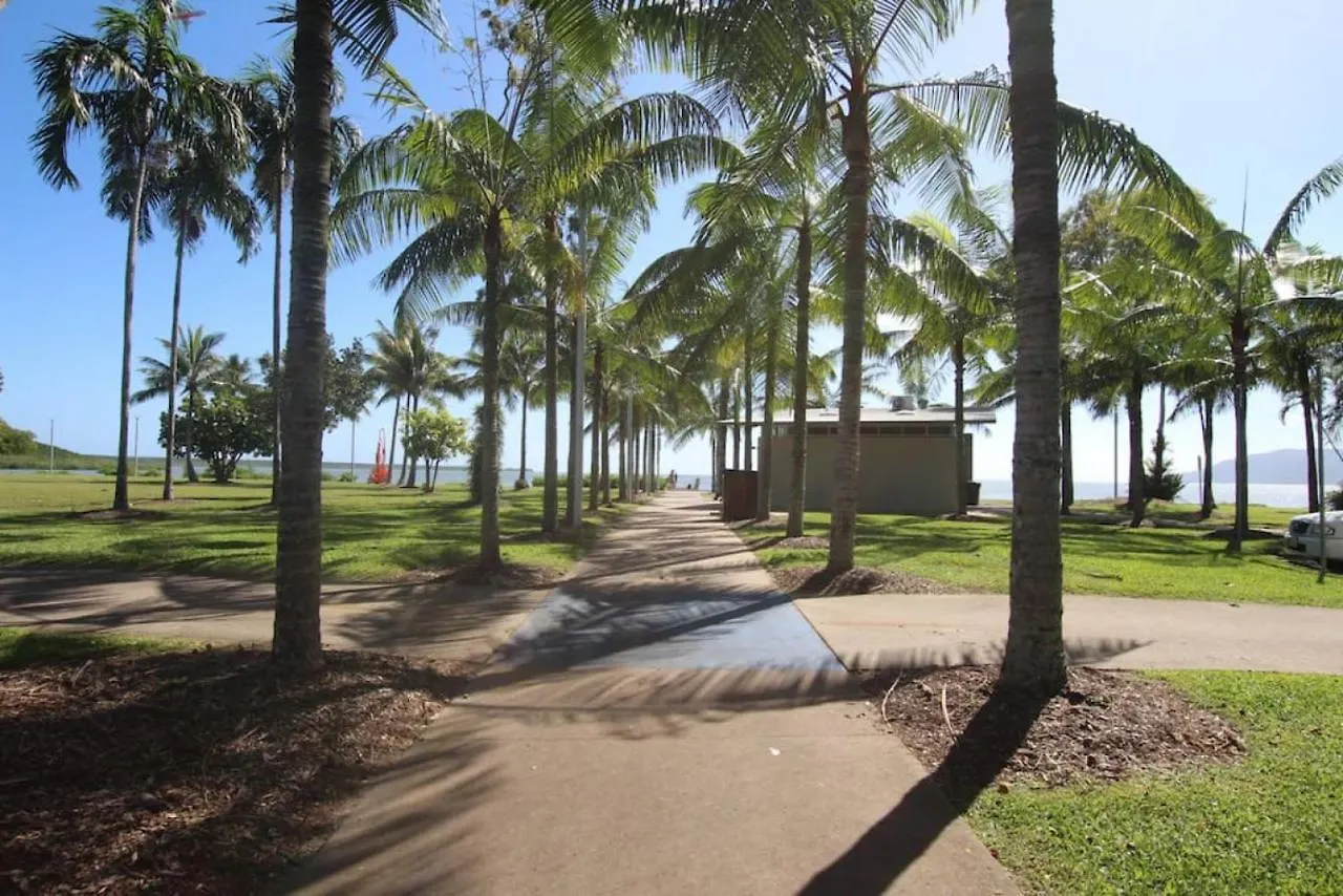 Inner City One Bedroom Apartment With Pool View 22 Cairns Australia