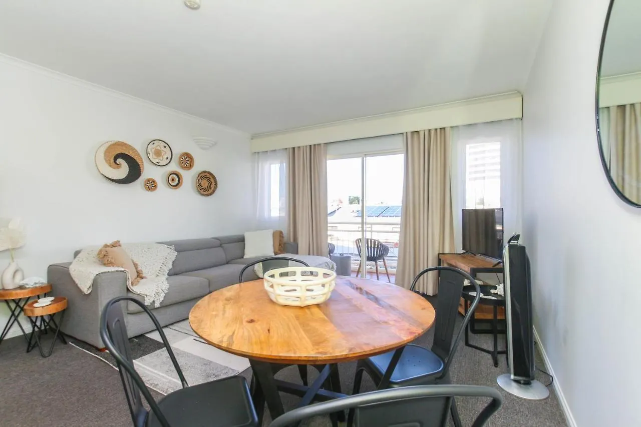 Inner City One Bedroom Apartment With Pool View 22 Cairns
